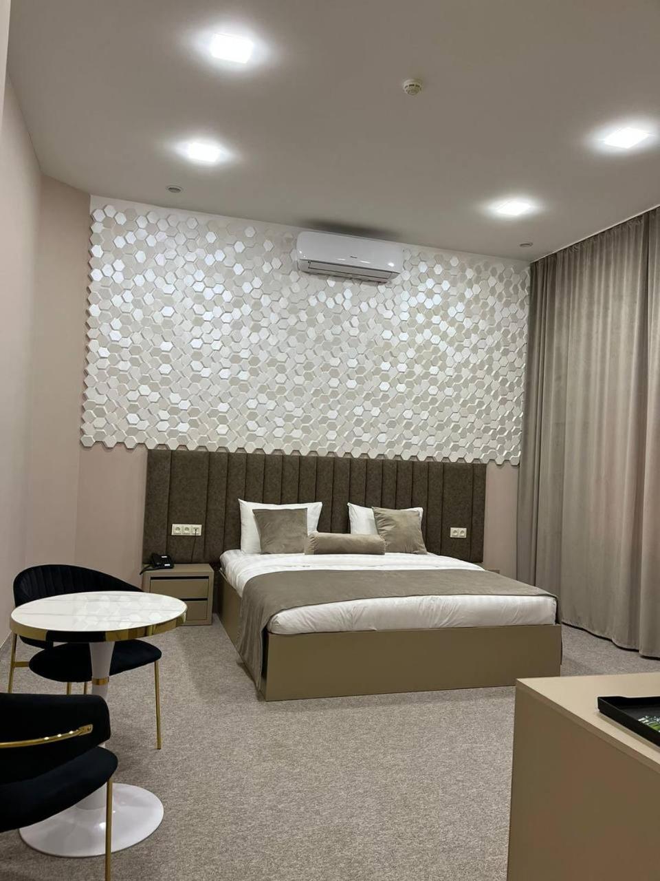 Отель Port Plaza Evn P'arak'ar Экстерьер фото