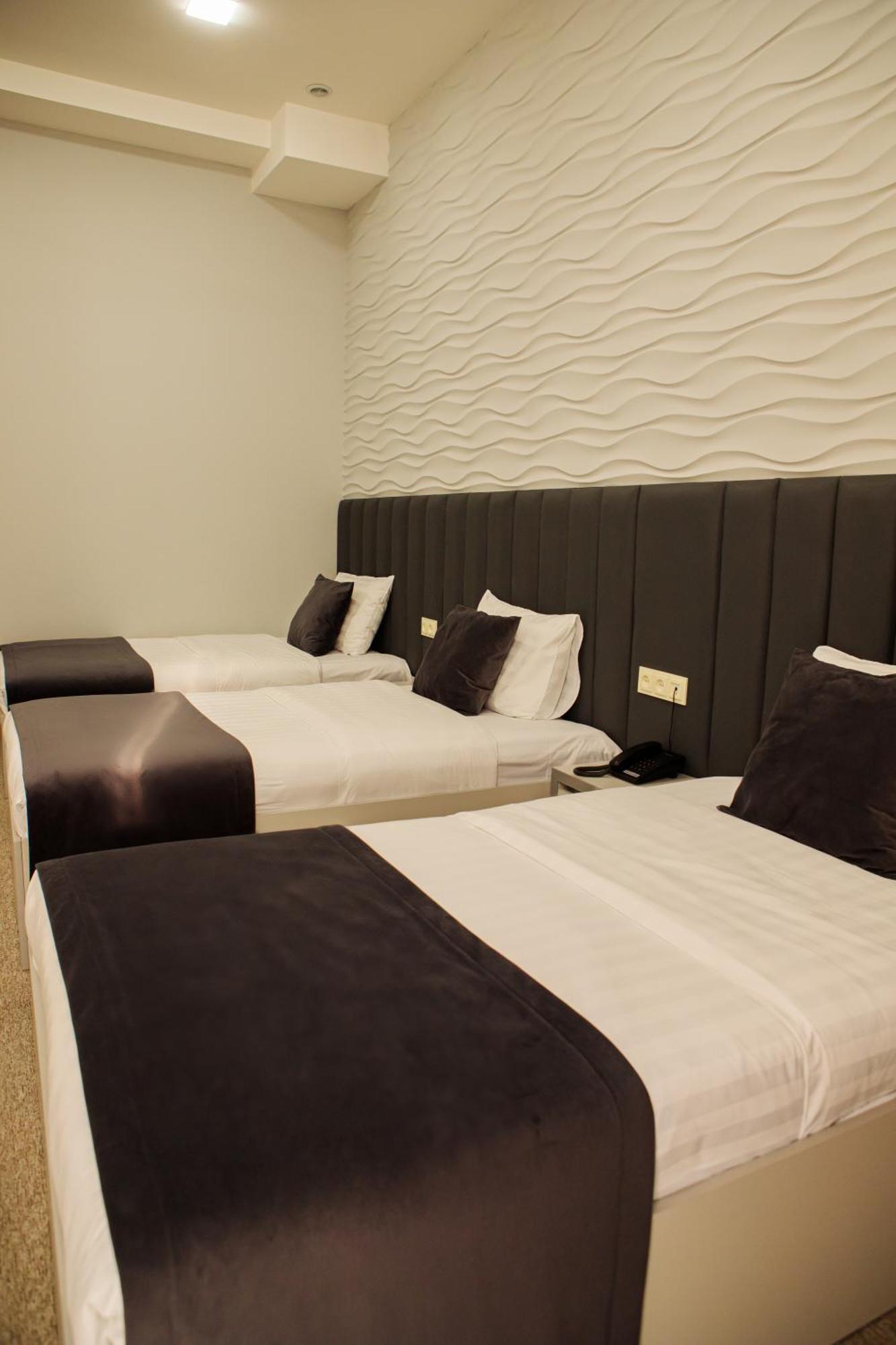 Отель Port Plaza Evn P'arak'ar Экстерьер фото